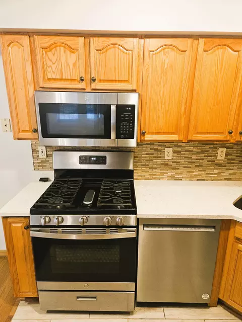 Kitchen - 120 Pine Dr #H, Porter, IN 46304 photo 3 of 6