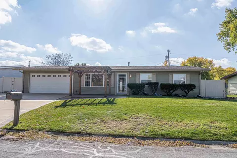 384 Sandalwood Dr, Valparaiso, IN 46385