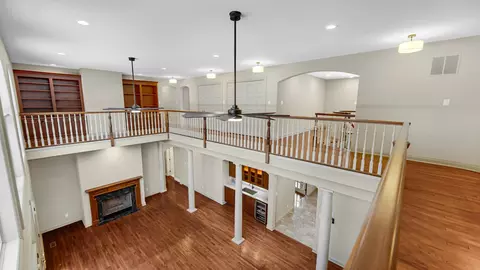 Living - 836 Killarney Dr, Dyer, IN 46311 photo 9 of 11