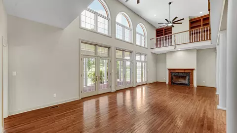 Living - 836 Killarney Dr, Dyer, IN 46311 photo 1 of 11