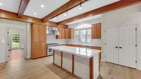 Kitchen - 836 Killarney Dr, Dyer, IN 46311 photo 3 of 4