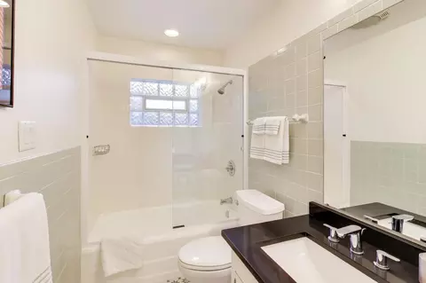 Bath - 49 Aspen Rd, Ogden Dunes, IN 46368 photo 4 of 4
