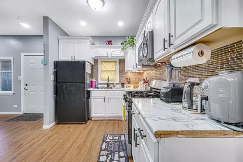 Kitchen - 1047 Ralston St, Gary, IN 46406 photo 2 of 3