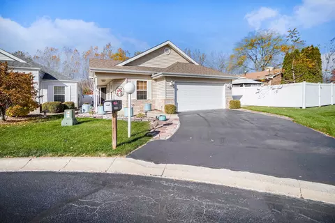 8320 Pointe Dr, Crown Point, IN 46307 photo 1