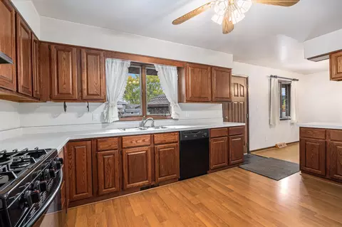7905 Frederick Ave, Munster, IN 46321 photo 4
