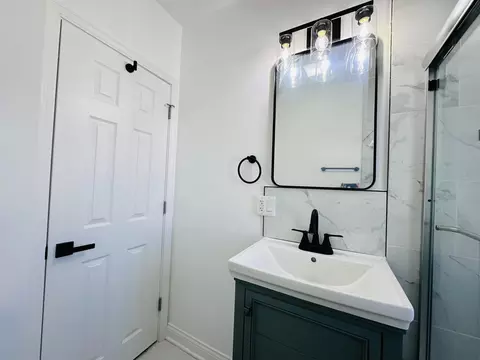 Bath - 200 Taft Pl, Gary, IN 46404 photo 2 of 4