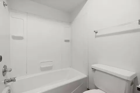 Bath - 929 W Glen Park Ave #304, Griffith, IN 46319 photo 2 of 2