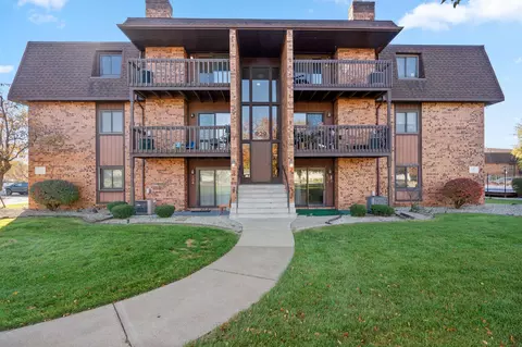 929 W Glen Park Ave #304, Griffith, IN 46319