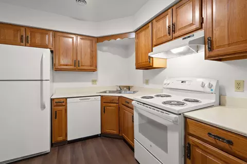 Kitchen - 929 W Glen Park Ave #304, Griffith, IN 46319 photo 1 of 2