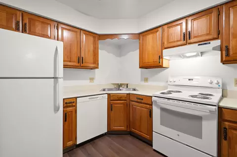 Kitchen - 929 W Glen Park Ave #304, Griffith, IN 46319 photo 2 of 2