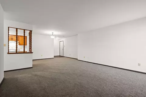 Living - 929 W Glen Park Ave #304, Griffith, IN 46319 photo 3 of 4