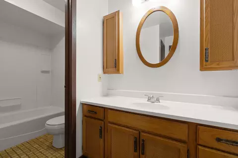 Bath - 929 W Glen Park Ave #304, Griffith, IN 46319 photo 1 of 2