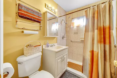 Bath - 4123 W 19th Pl, Gary, IN 46404 photo 1 of 1