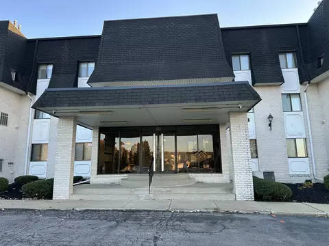 321 Deerpath Dr #109, Schererville, IN 46375