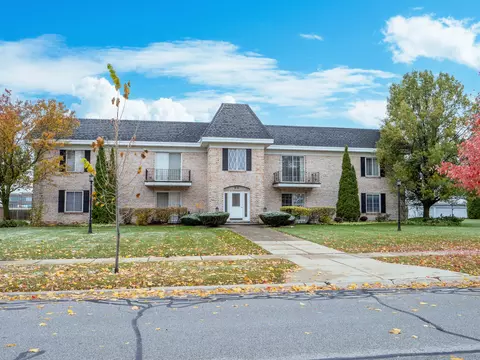 910 Camellia Dr #11, Munster, IN 46321