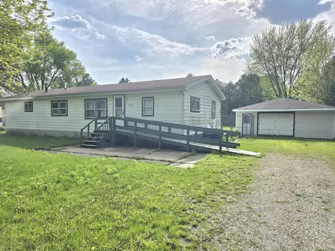 6862 NE Suburban Dr, Michigan City, IN 46360