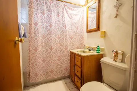 Bath - 1625 River Dr, Hammond, IN 46324 photo 1 of 1