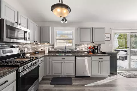 Kitchen - 696 Admiral Dr, Porter, IN 46304 photo 2 of 2