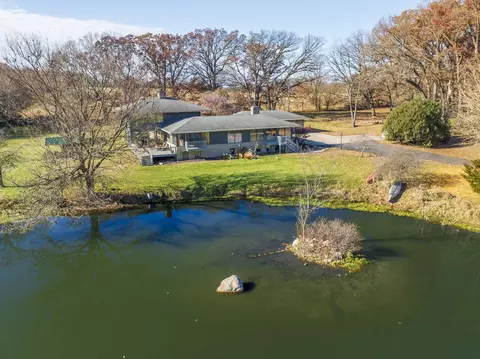 1050 Coolwood Dr, Valparaiso, IN 46385