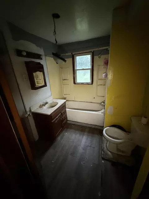 Bath - 2415 Hanley St, Gary, IN 46406 photo 1 of 1