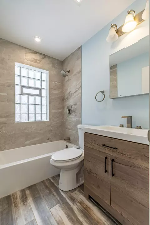 Bath - 1035 Willard St, Gary, IN 46404 photo 1 of 5