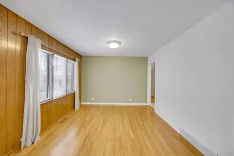 Living - 1539 Warwick Ave, Whiting, IN 46394 photo 4 of 5