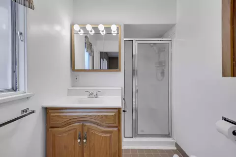 Bath - 1539 Warwick Ave, Whiting, IN 46394 photo 1 of 3