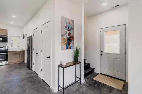 Entry Way - 5544 E 10th Ave, Gary, IN 46403 photo 4 of 7