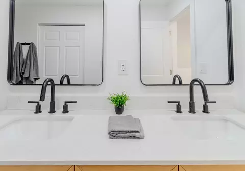Bath - 5544 E 10th Ave, Gary, IN 46403 photo 10 of 10