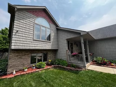 Exterior - 1681 Ruby Ct, Hobart, IN 46342 photo 7 of 9