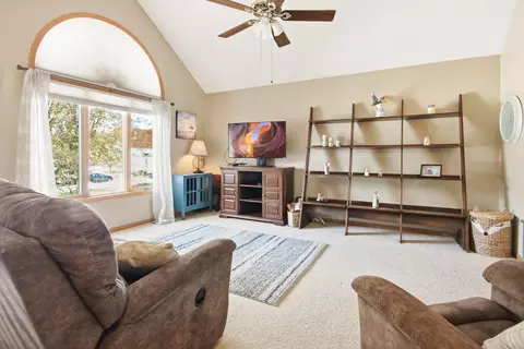 Living - 1681 Ruby Ct, Hobart, IN 46342 photo 1 of 1