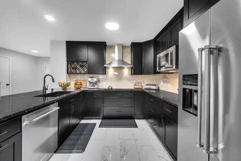 Kitchen - 13192 Hayes St, Crown Point, IN 46307 photo 2 of 5