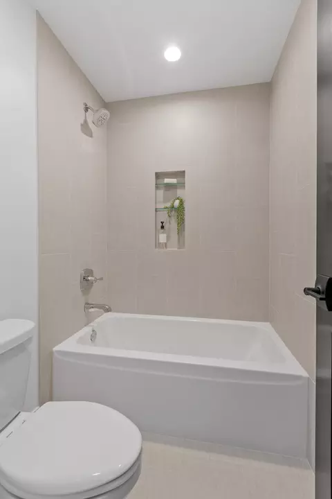 Bath - 9645 Switch Grass Ln, Saint John, IN 46373 photo 9 of 9