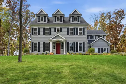 804 Shannon Dr, Crown Point, IN 46307