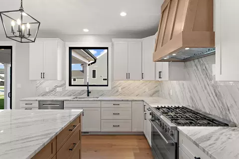 Kitchen - 8350 W 105th Ave, Saint John, IN 46373 photo 6 of 9