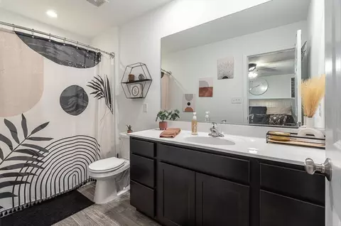 Bath - 10377 Nevada Ct, Crown Point, IN 46307 photo 2 of 3