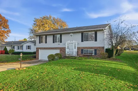 4142 Augusta Dr, Crown Point, IN 46307