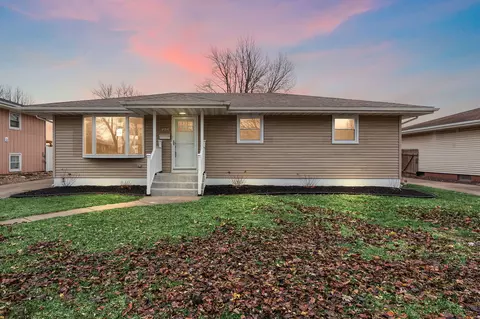 8749 Monroe Ave, Munster, IN 46321 photo 2