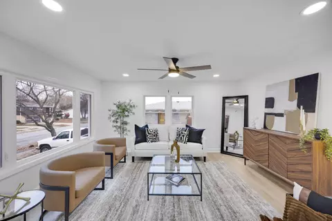 Living - 2425 W 21st Ave, Gary, IN 46404 photo 1 of 1