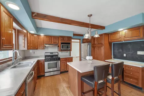 Kitchen - 4203 Oakgrove Dr, Valparaiso, IN 46383 photo 2 of 3