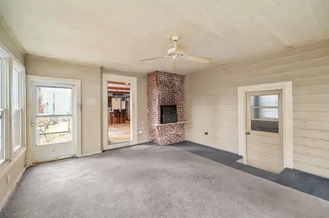 Living - 4203 Oakgrove Dr, Valparaiso, IN 46383 photo 5 of 5