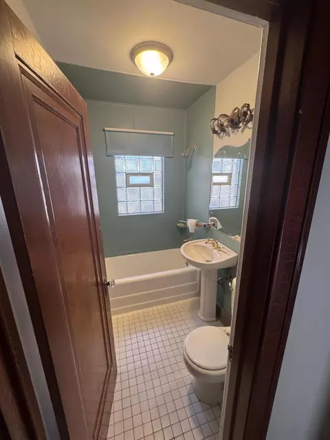 Bath - 2144 Superior Ave, Whiting, IN 46394 photo 1 of 1