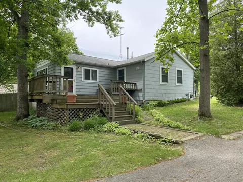 5003 White Oak Ln, Valparaiso, IN 46383