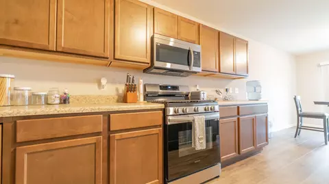 Kitchen - 10207 Kreitzburg St, Dyer, IN 46311 photo 3 of 4