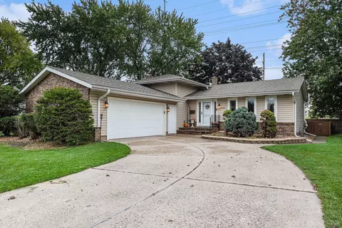 8838 Madison Ct, Munster, IN 46321