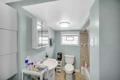Bath - 4055 Marshall Pl, Gary, IN 46408 photo 1 of 1
