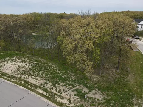 700 W Bay Ct, Crown Point, IN 46307 photo 2