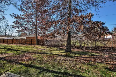 Exterior - 682 Dearborn Rd #A, Valparaiso, IN 46385 photo 6 of 7