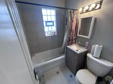 Bath - 708 W 43rd Ave, Gary, IN 46408 photo 1 of 3