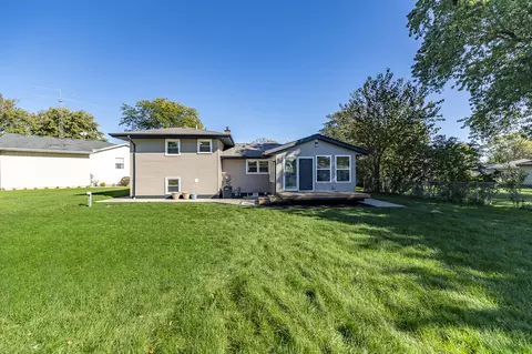 Exterior - 544 Cedar Ct, Munster, IN 46321 photo 6 of 13